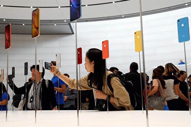Apple unveils three new iPhones, smartwatch