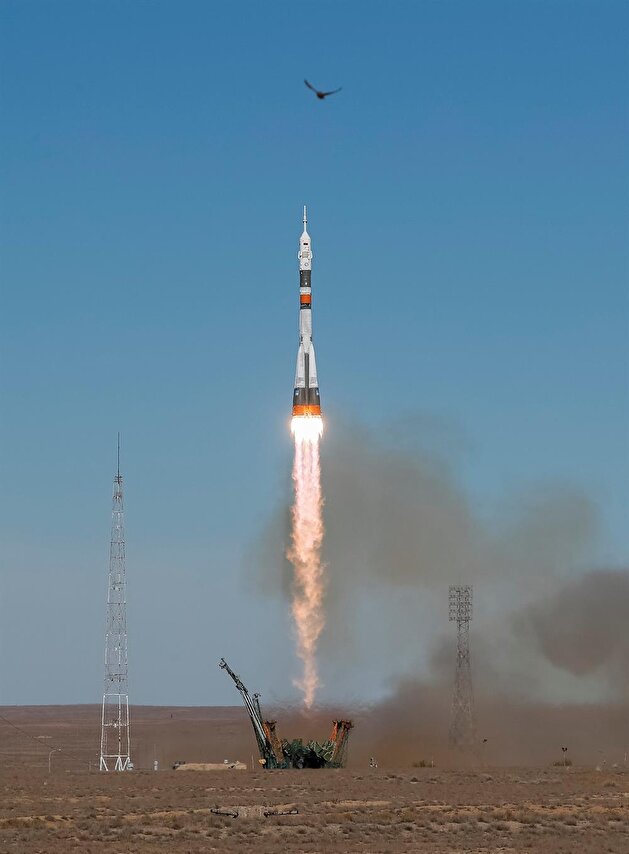 Soyuz rocket fails in mid-air, two-man US-Russian crew lands safely