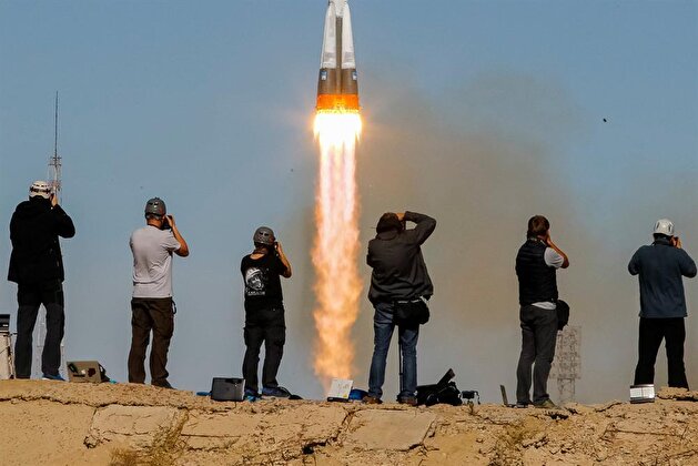 Soyuz rocket fails in mid-air, two-man US-Russian crew lands safely