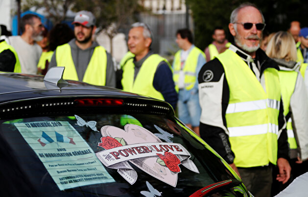 French drivers revolt against high fuel prices