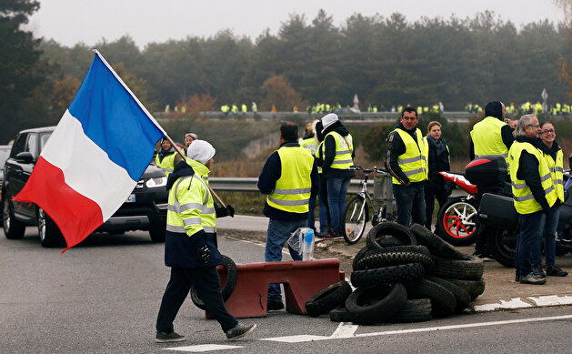 French drivers revolt against high fuel prices