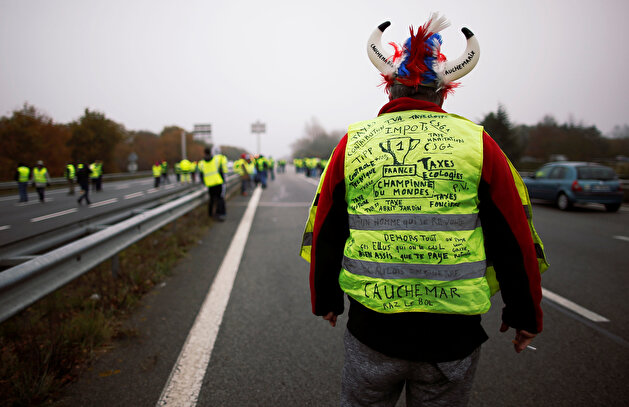 French drivers revolt against high fuel prices