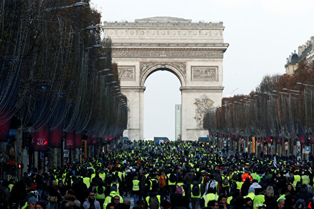 'Yellow Vest' protests continue to dominate Paris