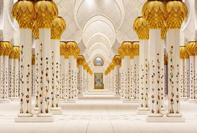 Abu Dhabi's beautiful Sheikh Zayed Grand Mosque 