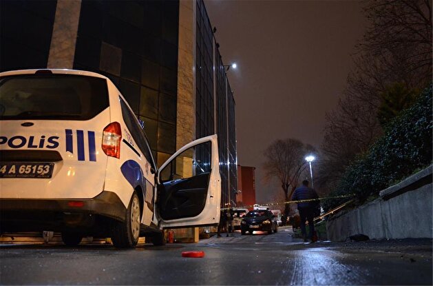 Masked assailants attack headquarters of Yeni Şafak daily