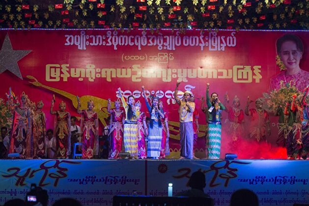 ميانمار تحتفل بمهرجان "رش الماء" بمناسبة السنة الجديدة