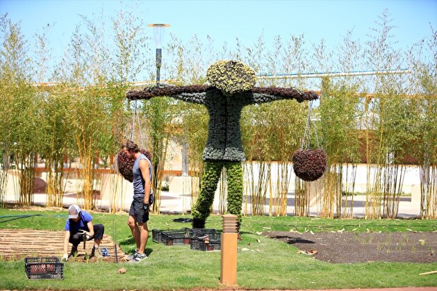 Living plant sculptures ready for EXPO 2016 Antalya