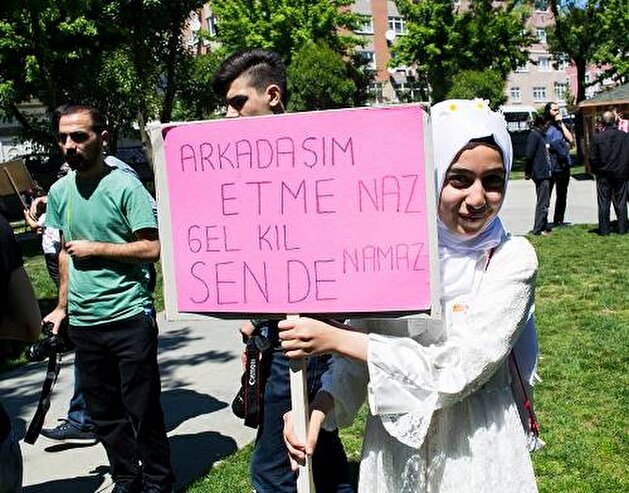 600 children meet at historical Istanbul mosque to pray