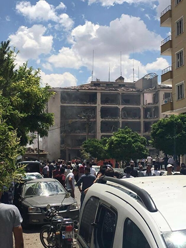 PKK car bomb attack carried out on police station in SE Turkish province