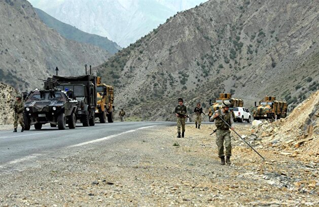 Turkish military sweeping SE towns of PKK