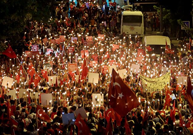 Tens of thousands blanket Bosporus bridge for democracy vigil