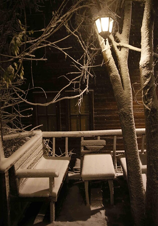 Snow blankets Istanbul