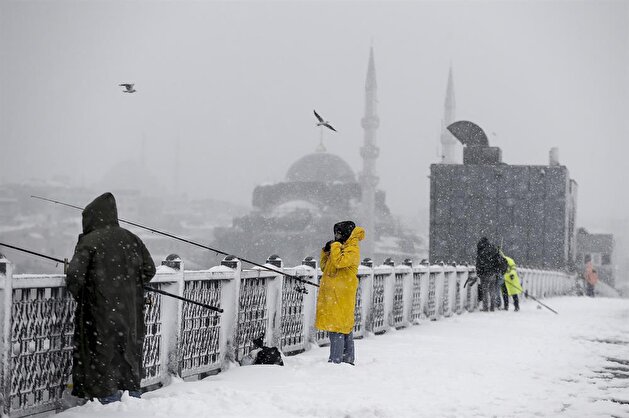Snow blankets Istanbul