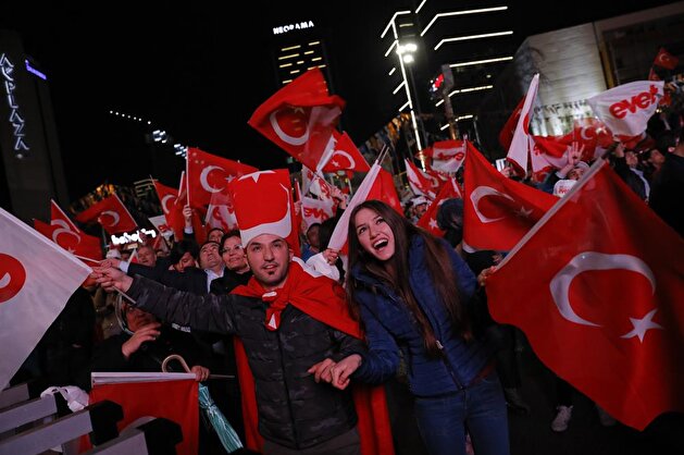 Turks celebrate nationwide after historic referendum victory