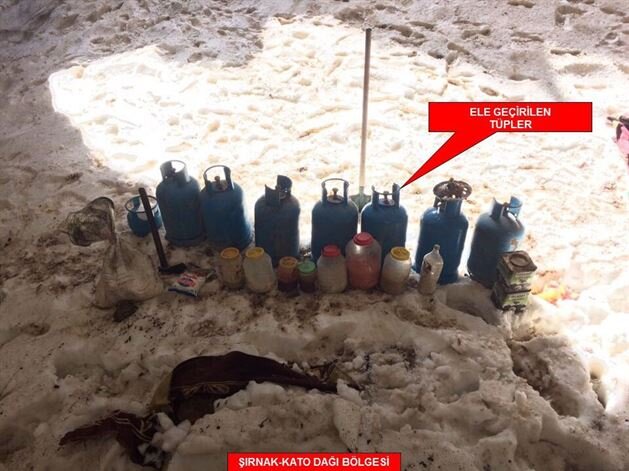 Weapons and explosives seized by Turkish Army in Kato