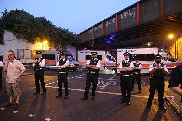Vehicle mows down Muslim worshippers in London