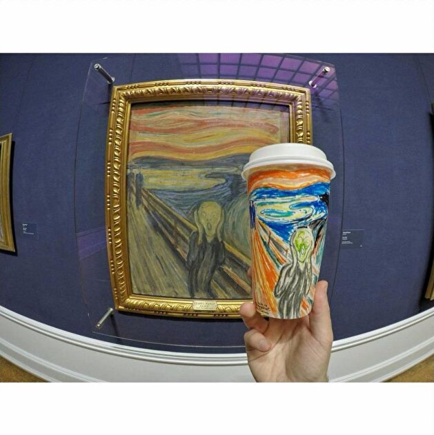Wanderer draws his travels on coffee cups