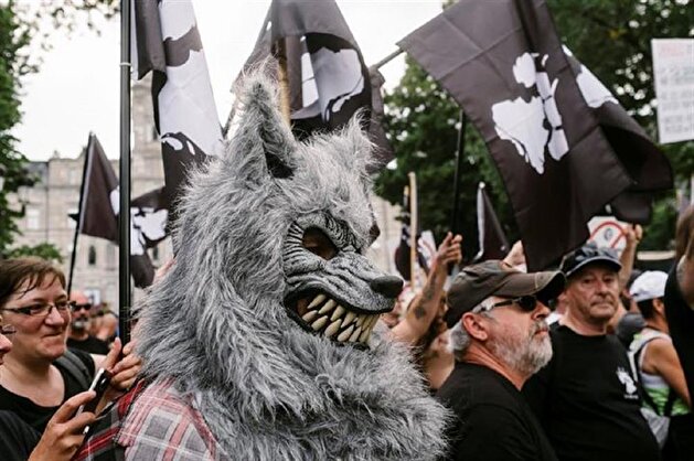 Racist group protests refugees in the streets of Canada