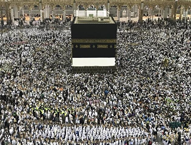 Tearful prayers at the Kaaba