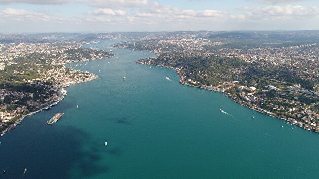 Plankton bloom turns Bosporus turquoise