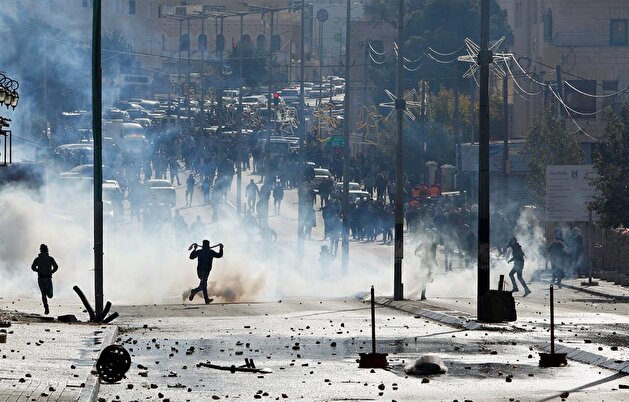 Israeli troops attack Palestinian protestors in Jerusalem, West Bank