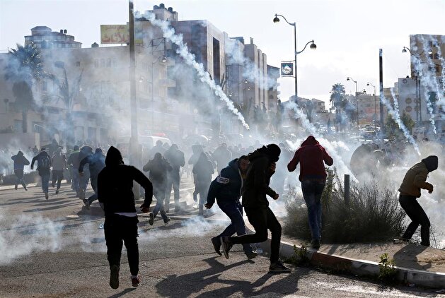 Israeli troops attack Palestinian protestors in Jerusalem, West Bank