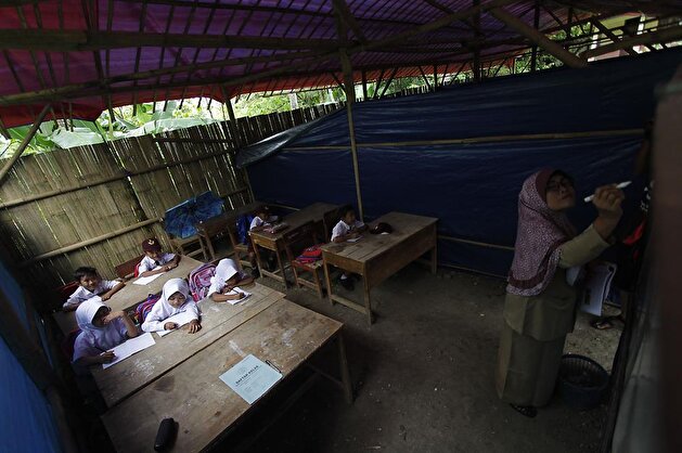 Indonesian students in Banten