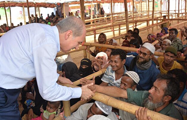 Turkish minister visits Rohingya camps in Bangladesh