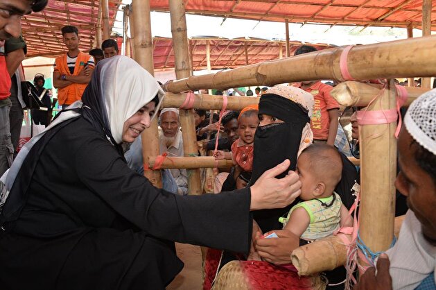Turkish minister visits Rohingya camps in Bangladesh