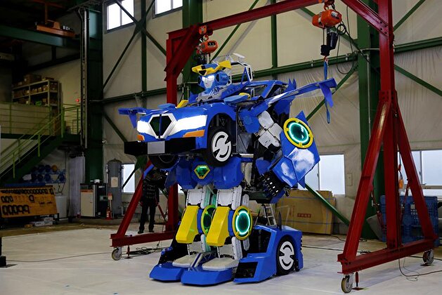 Japan unveils robot that transforms into car