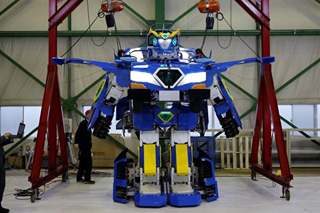 Japan unveils robot that transforms into car