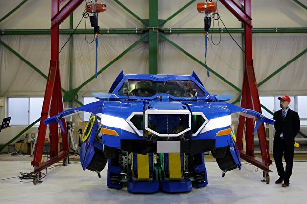 Japan unveils robot that transforms into car