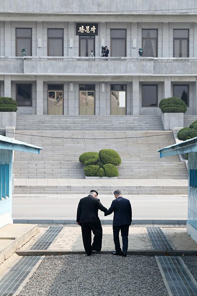 Historic inter-Korean summit underway