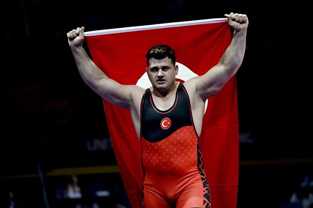 Turkey's Rıza Kayaalp wins gold at European Wrestling Championships