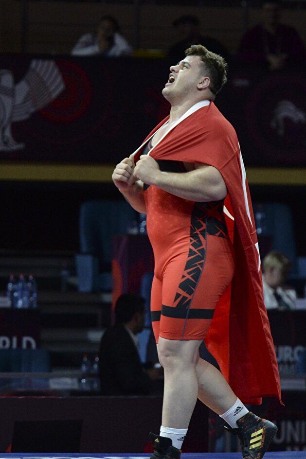Turkey's Rıza Kayaalp wins gold at European Wrestling Championships
