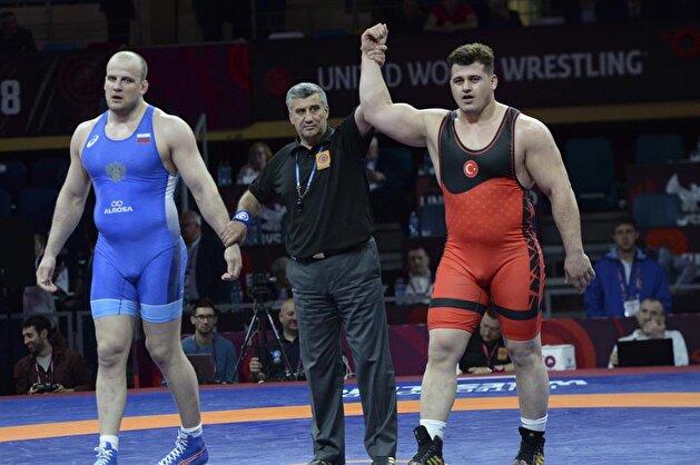 Turkey's Rıza Kayaalp wins gold at European Wrestling Championships