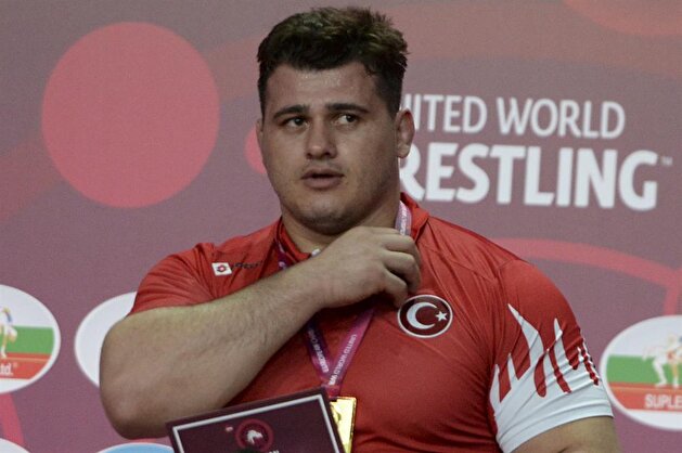 Turkey's Rıza Kayaalp wins gold at European Wrestling Championships