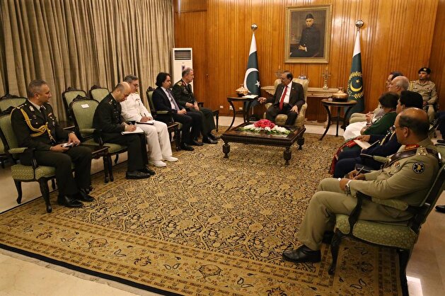 Pakistani president welcomes Turkish military chief