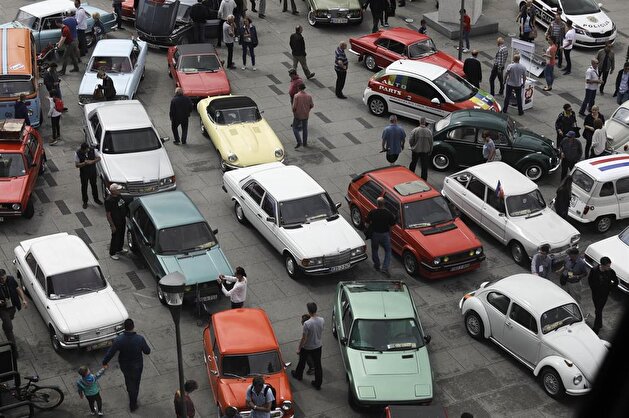 Vintage cars and motorcycles turn heads in Sarajevo