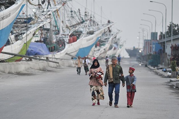 Eid al-Fitr prayer at Port of Sunda Kelapa in Jakarta