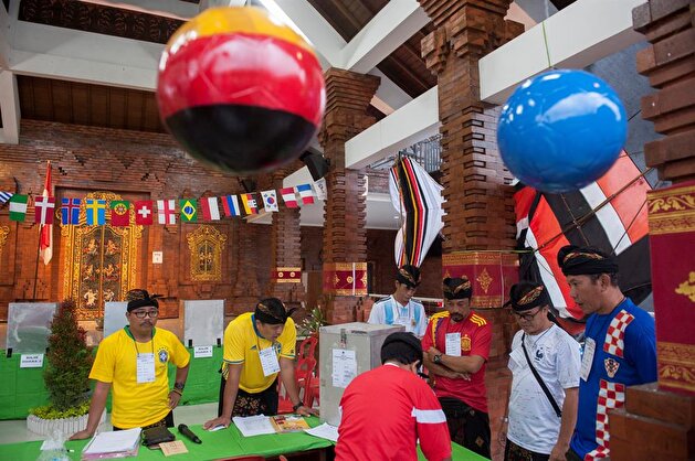 Colorful sights at polling stations during Indonesia’s local elections