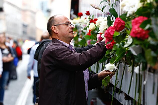 Bosnians honor Srebrenica victims with flowers and tears