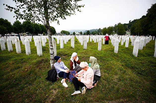 Burial for 35 Srebrenica massacre victims