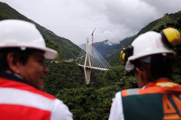 Destruction of Chirajara Bridge in Colombia