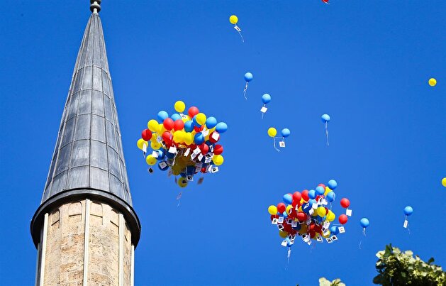 Bosnia releases balloons to commemorate martyrs of Turkey's failed coup