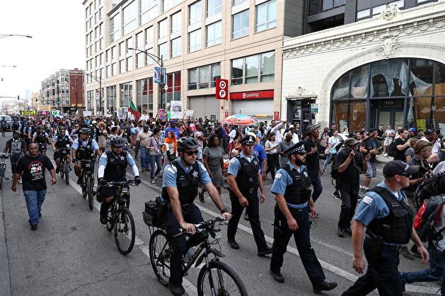 Anti-violence protesters block major Chicago highway