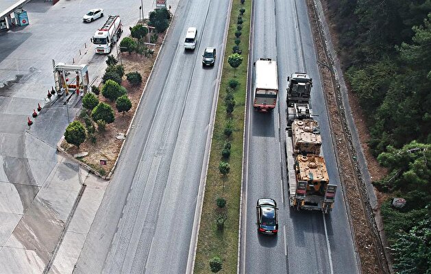 Turkey deploys tanks to Syrian border