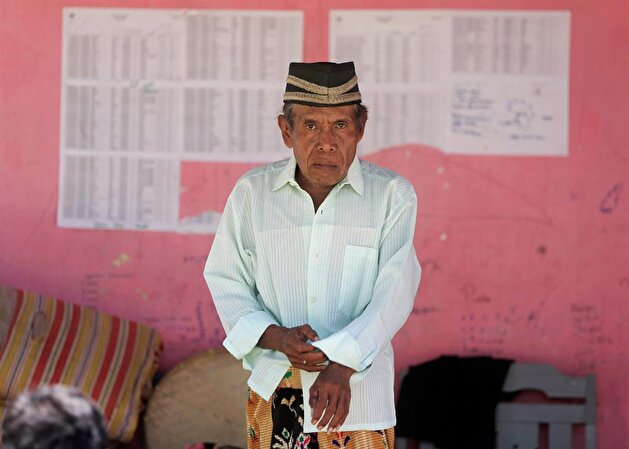 Indonesians gather for Friday prayers despite devastating quake, tsunami