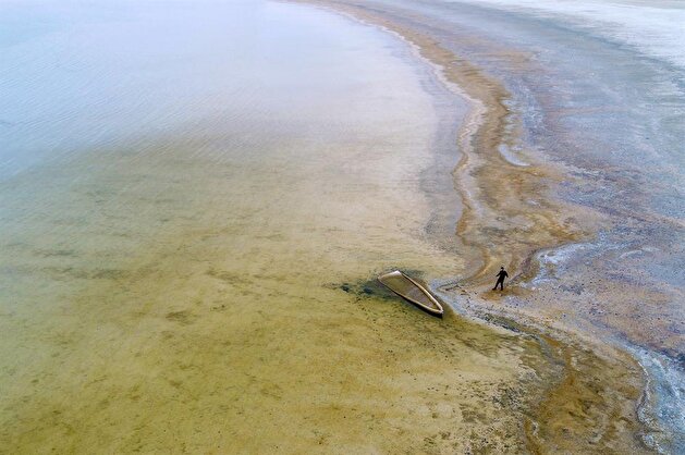 Fall in water levels at Lake Van reveals two sunken ships