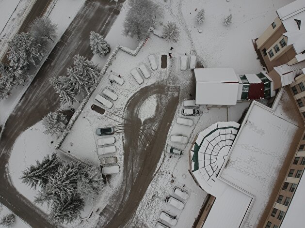 Snow turns cities into winter wonderland in Turkey